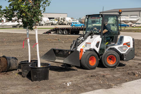 Bobcat L28 small articulated loader with bucket.