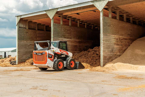 Bobcat S76 With Bucket Attachment
