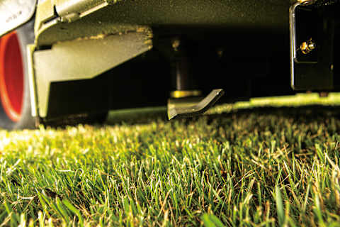 Close-Up Image of the Blade on a Bobcat ZT2000 Zero-Turn Mower