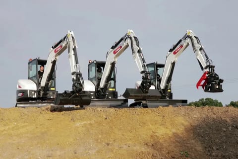 Caractéristiques de la chargeuse-pelleteuse B730 de série R Bobcat