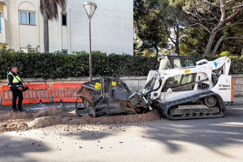 Radio Remote Control on Bobcat loaders - A New Way of Working in Spain