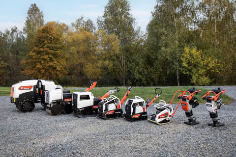 Het aanbod lichte verdichtingsmachines van Bobcat, in een rij van lichtst naar zwaarst.