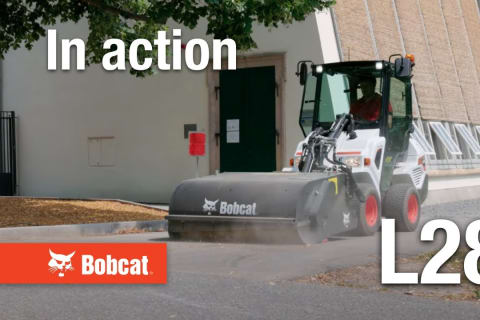 Chargeuse articulée légère Bobcat L28 en action