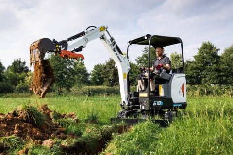 Nuovo miniescavatore elettrico E19e