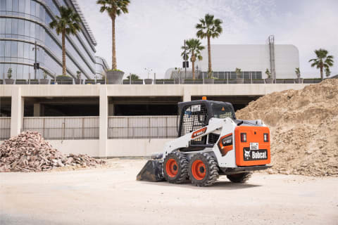 Nouvelle version de la chargeuse compacte sur pneus Bobcat S450 pour la région MEA