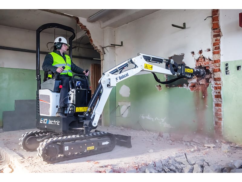 Première mini-pelle électrique au monde dans la catégorie 1 tonne, par  Bobcat