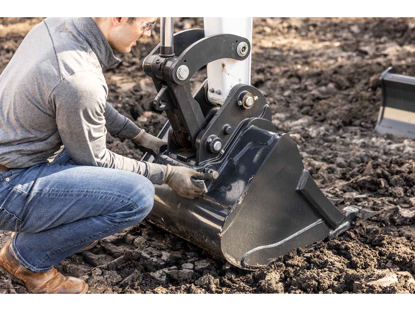 8 Trenching Bucket Bobcat X-Change Coupler for 3 - 9 Tons Mini Excavators