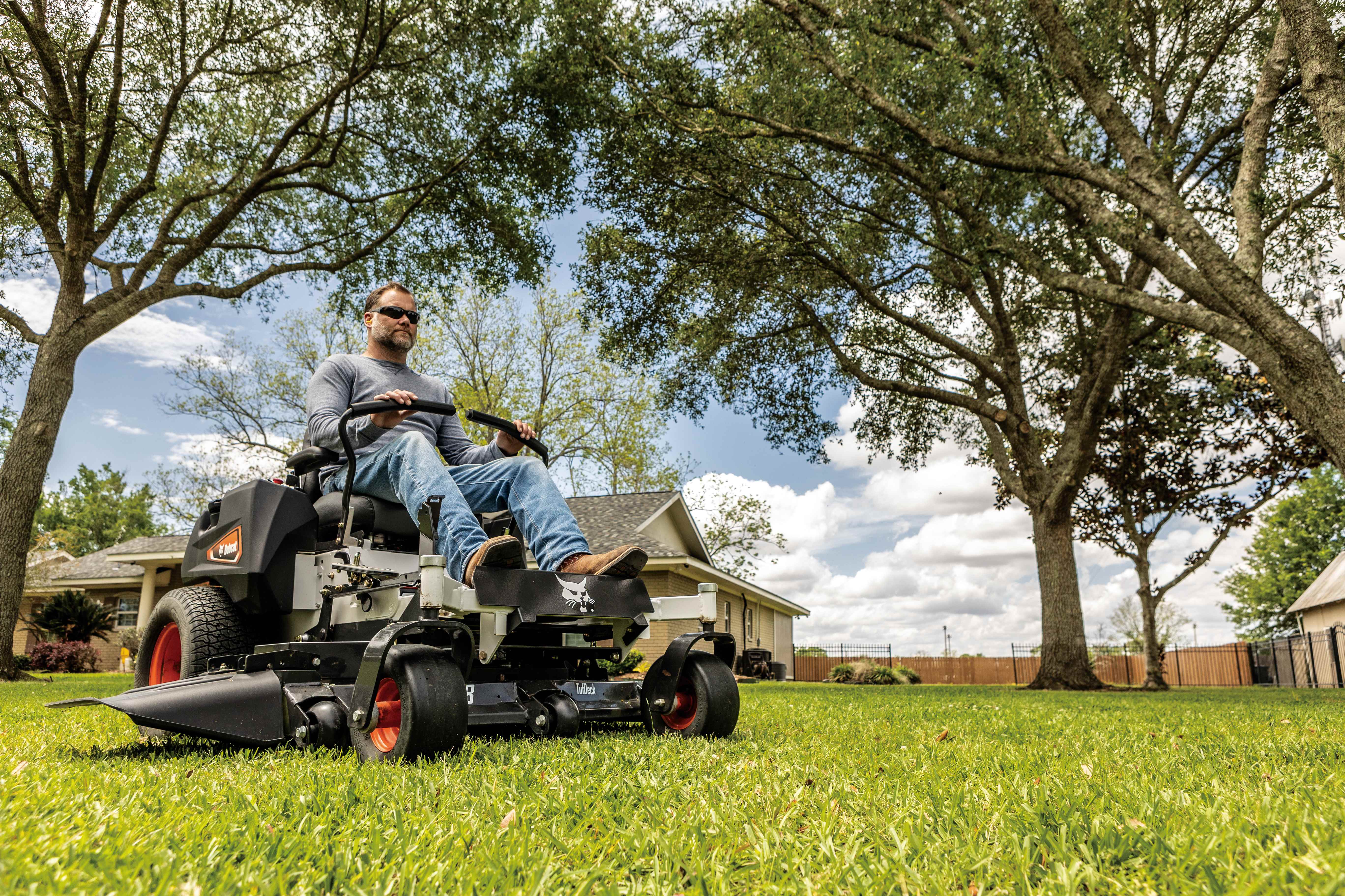 Bobcat ZT2000 Zero-Turn Riding Mower