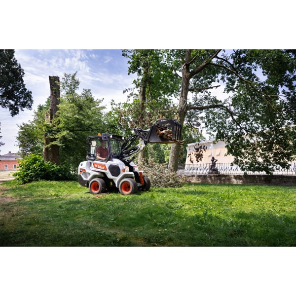 Small Articulated Loaders for Agriculture – Bobcat Company Europe