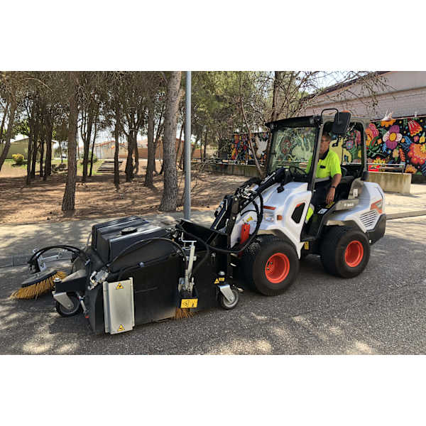 Bobcat L28 Articulated Loader, Mechanising Manual Work – Bobcat