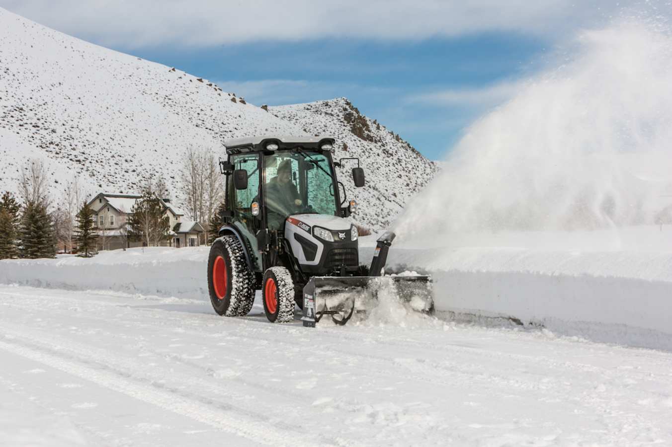 Bobcat CT2535 Compact Tractor, photo 2 of 5