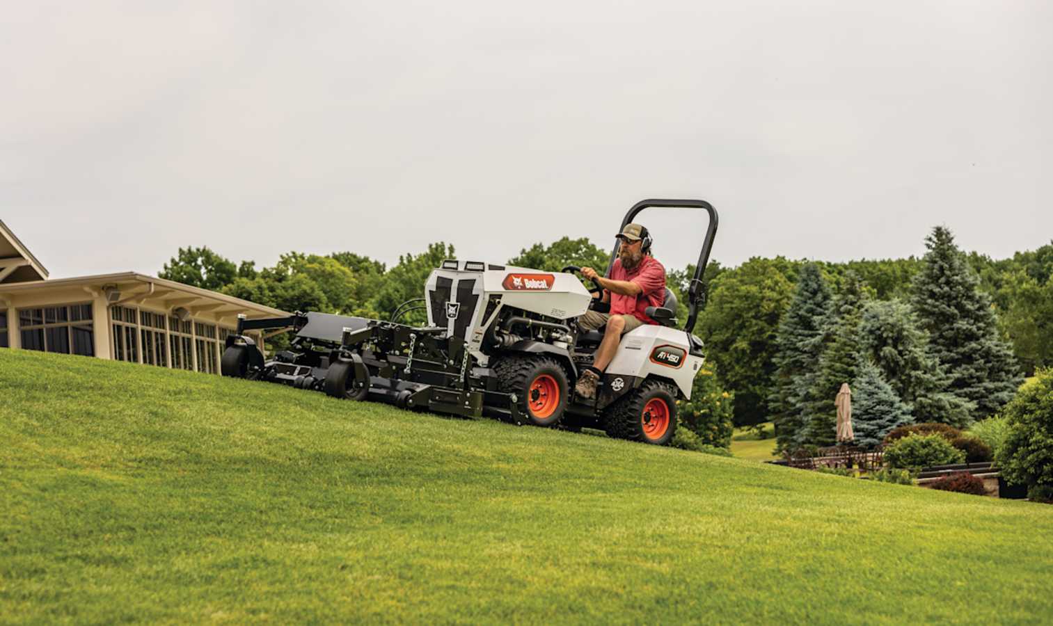 Bobcat AT450 Articulating Tractor (Gas), photo 3 of 3
