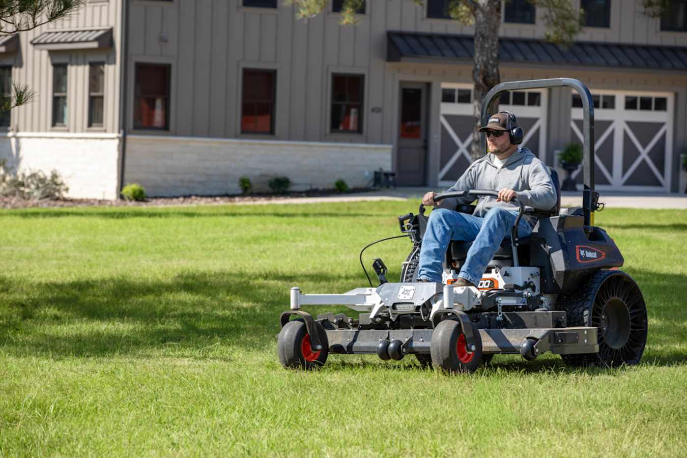 Bobcat ZT7000 Zero-Turn Mower, photo 4 of 8