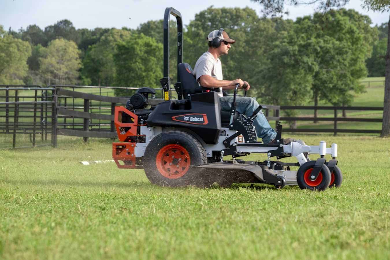 Bobcat ZT6100 Zero-Turn Mower, photo 3 of 9