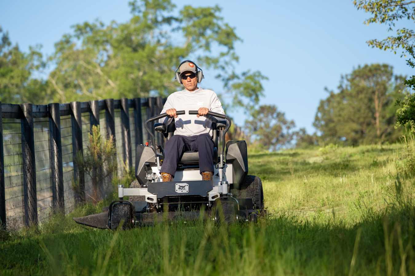 Bobcat ZT3000 Zero-Turn Mower, photo 5 of 9