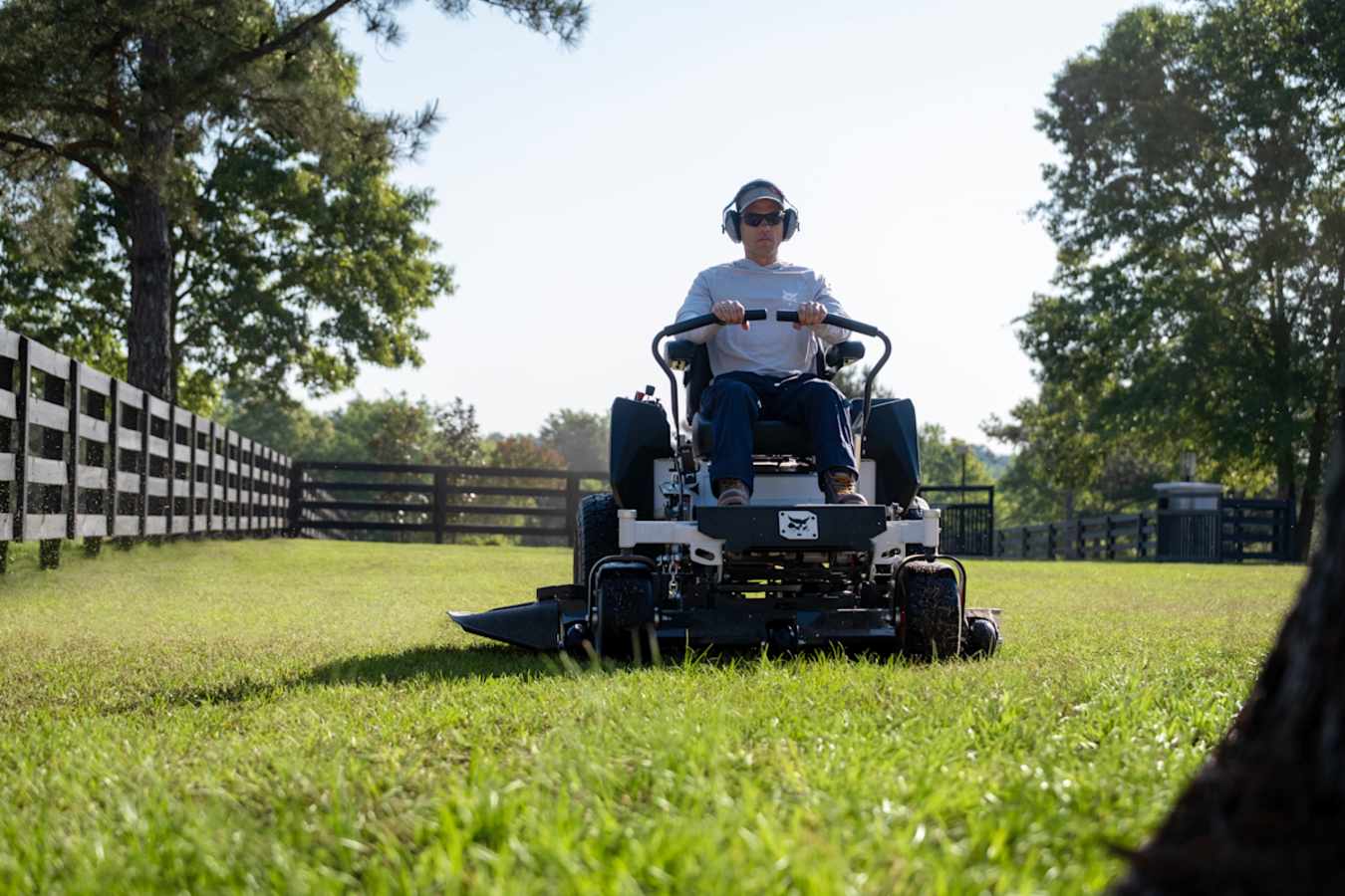Bobcat ZT3000 Zero-Turn Mower, photo 3 of 9