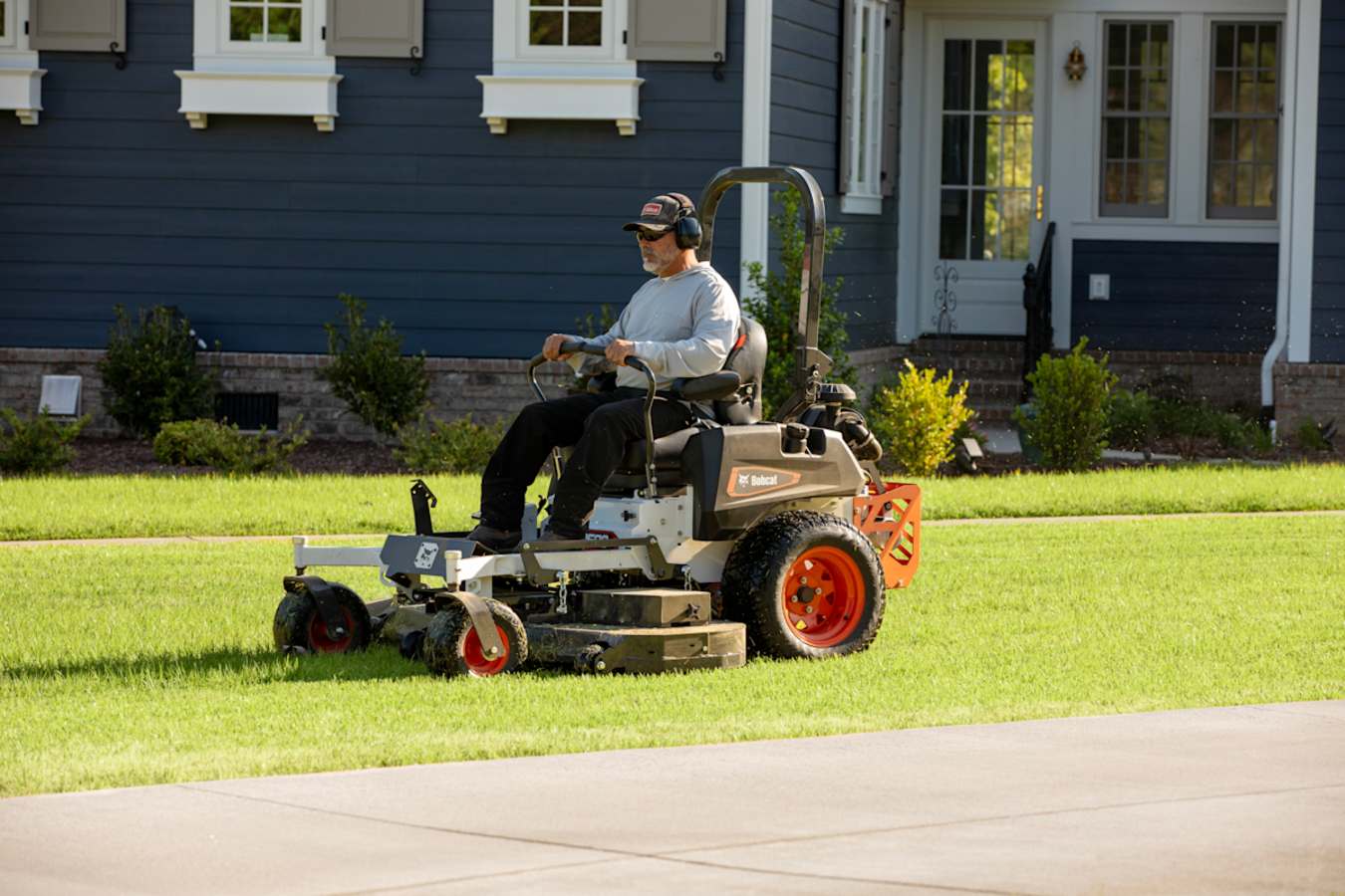 Bobcat ZT3500 Zero-Turn Mower, photo 6 of 8