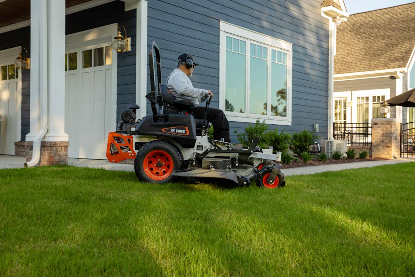 Bobcat ZT3500 Zero-Turn Mower, photo 3 of 8
