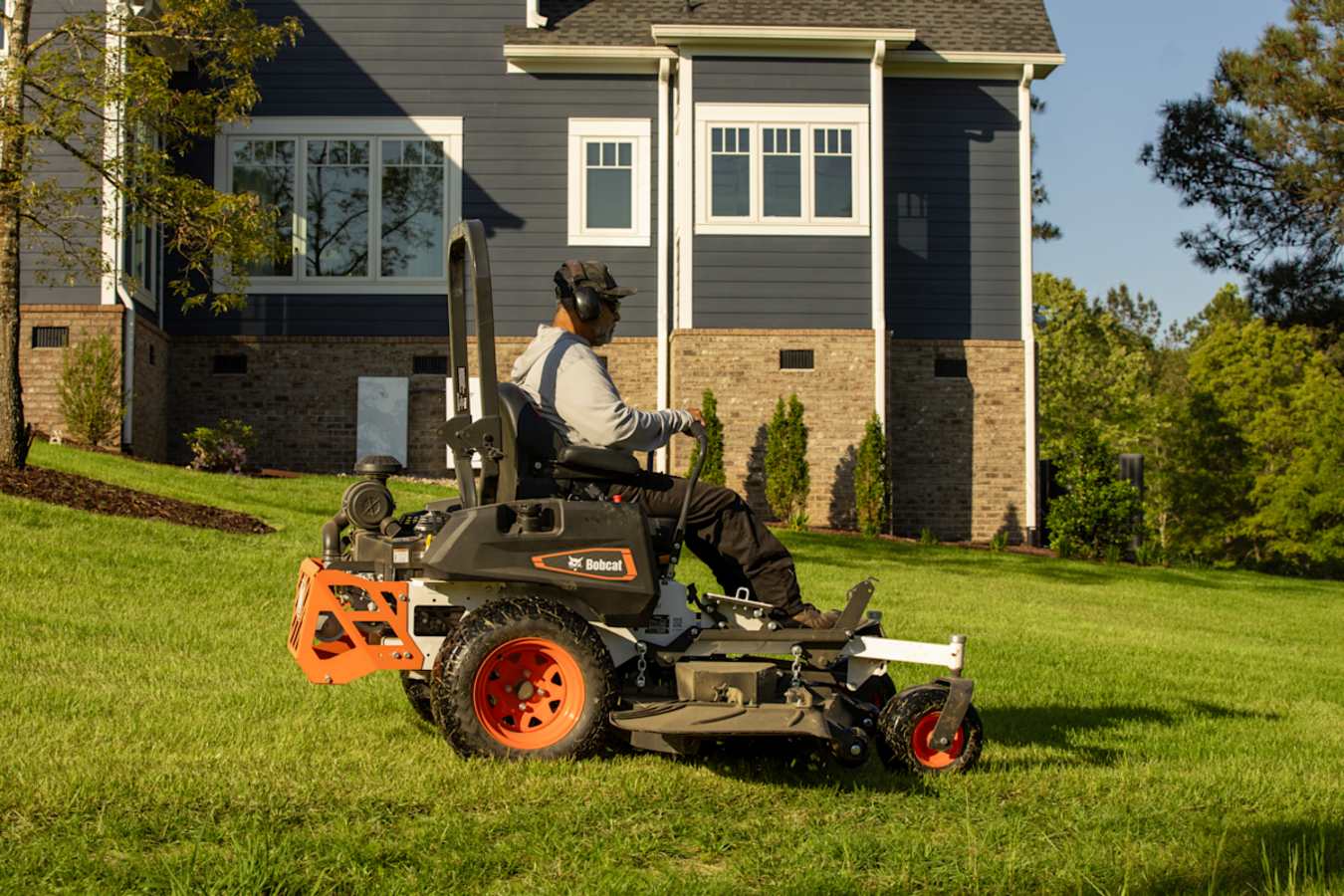 Bobcat ZT3500 Zero-Turn Mower, photo 2 of 8