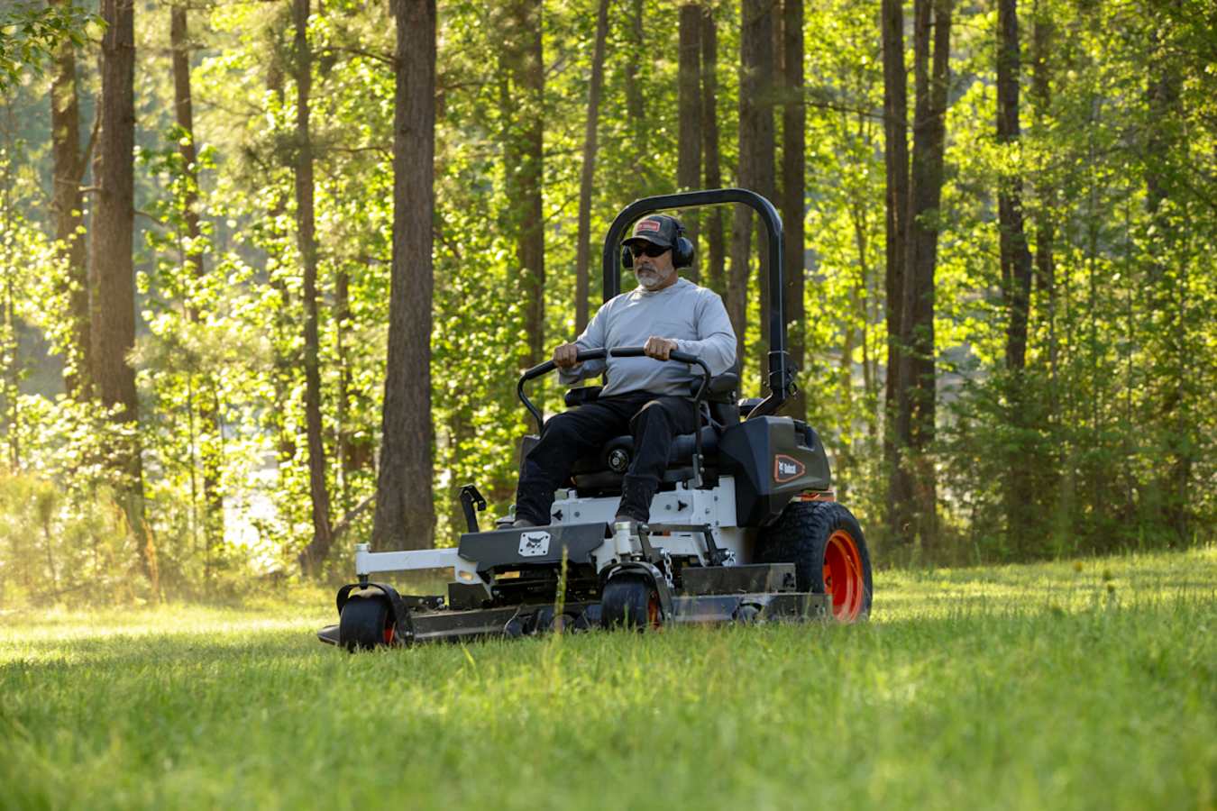 Bobcat ZT3500 Zero-Turn Mower, photo 4 of 8