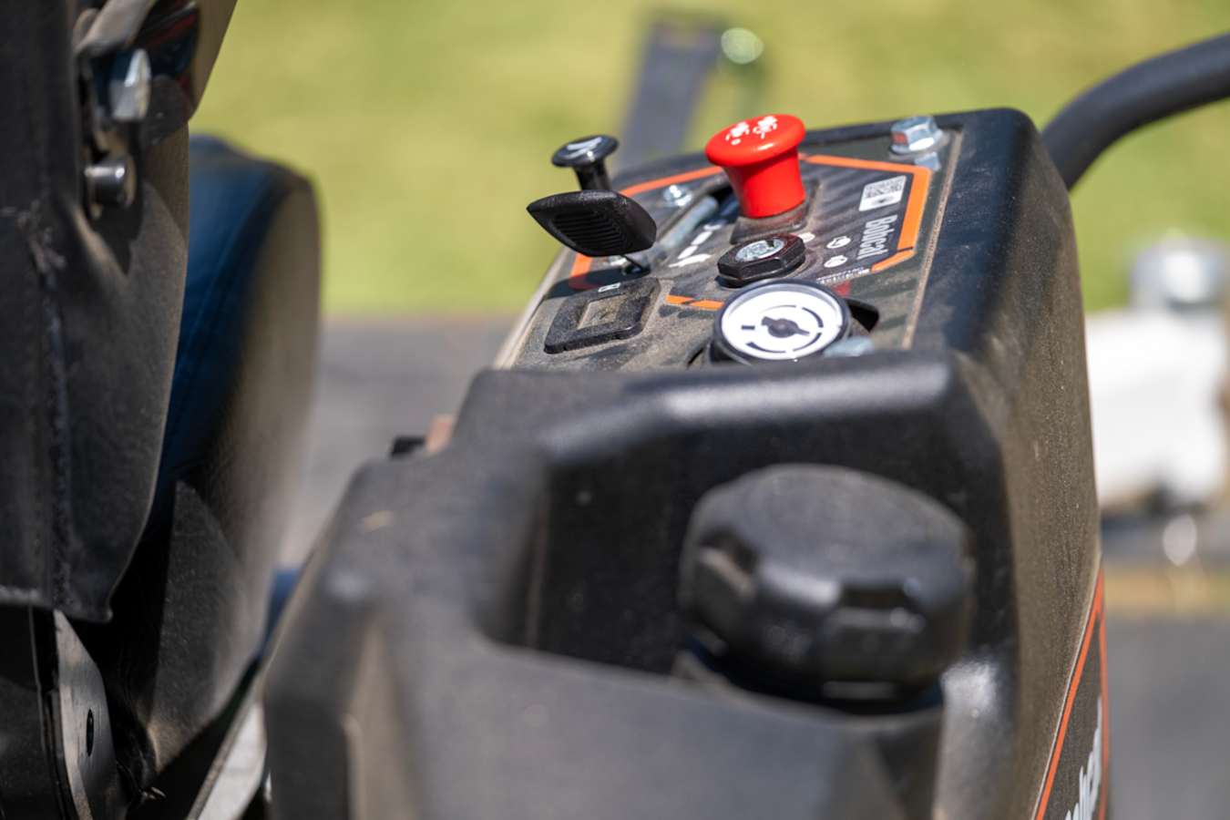 Bobcat ZT3000 Zero-Turn Mower, photo 8 of 9
