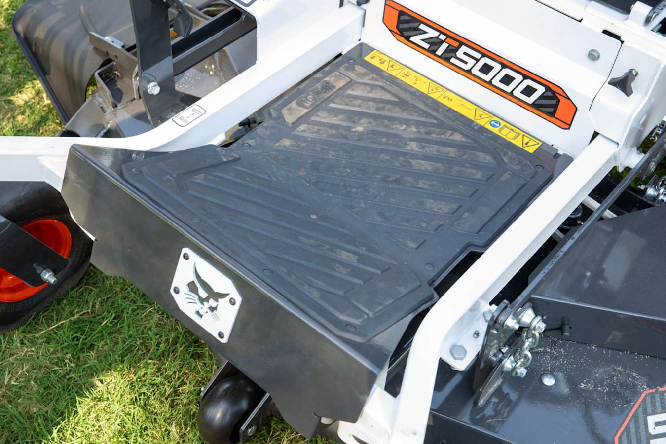 Bobcat ZT5000 Zero-Turn Mower, photo 7 of 9