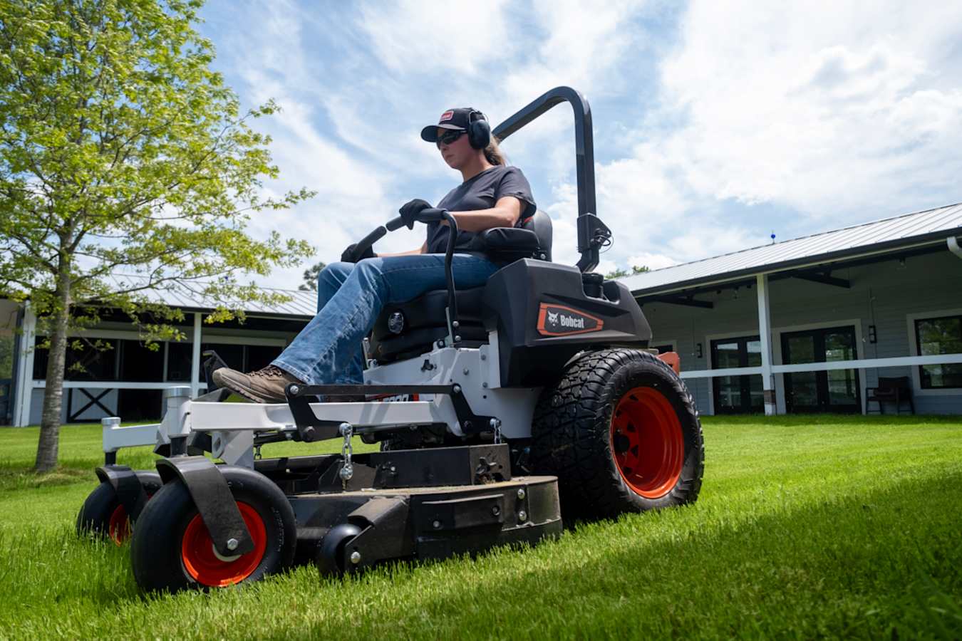 Bobcat ZT5000 Zero-Turn Mower, photo 2 of 9