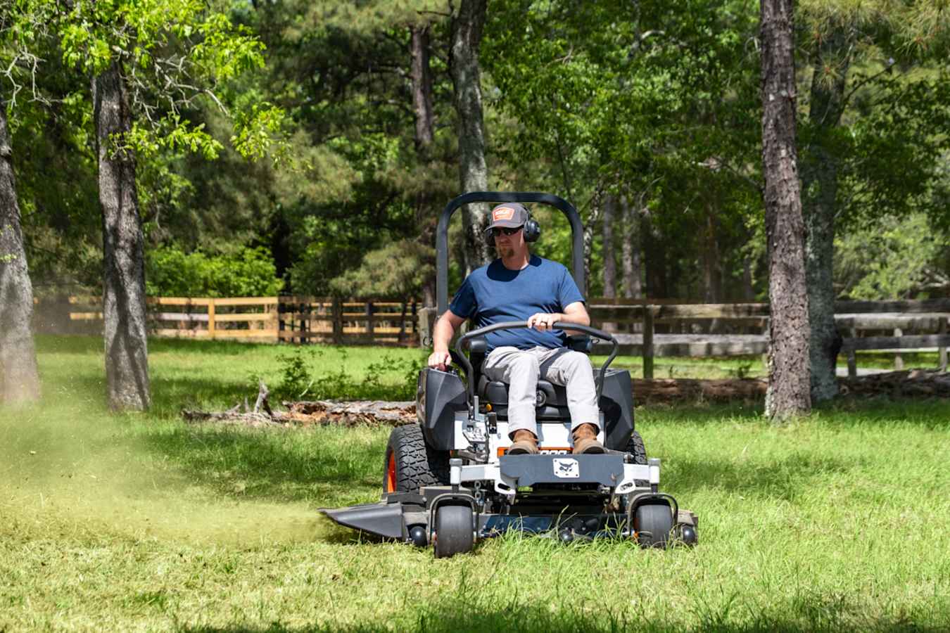 Bobcat ZT5000 Zero-Turn Mower, photo 3 of 9