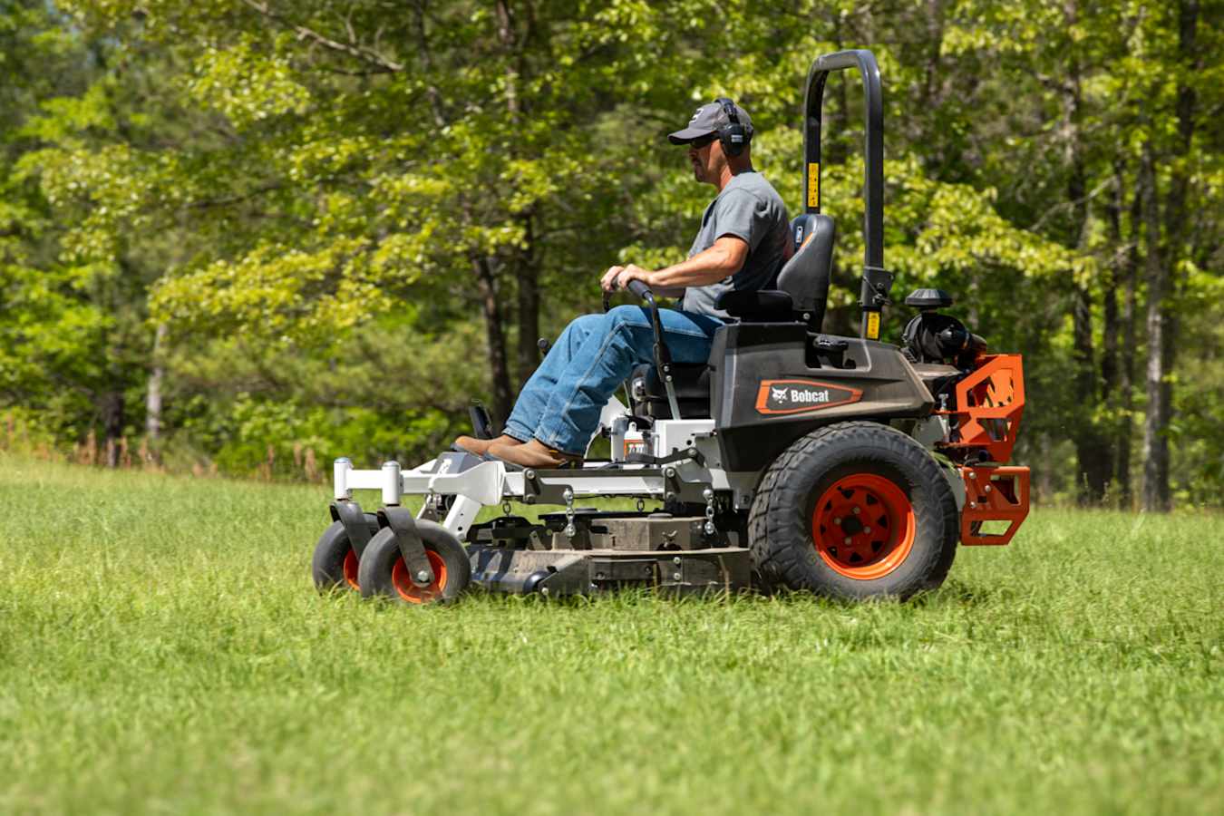 Bobcat ZT7000 Zero-Turn Mower, photo 2 of 8