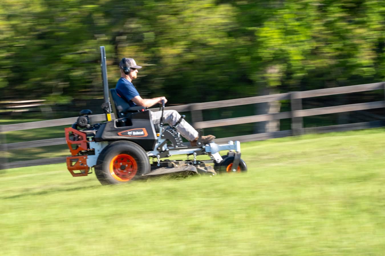 Bobcat ZT7000 Zero-Turn Mower, photo 3 of 8