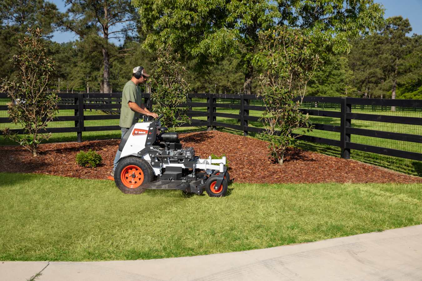 Bobcat ZS4000 Stand-On Mower, photo 5 of 7