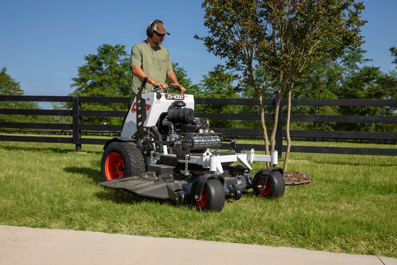 Bobcat ZS4000 Stand-On Mower, photo 3 of 7