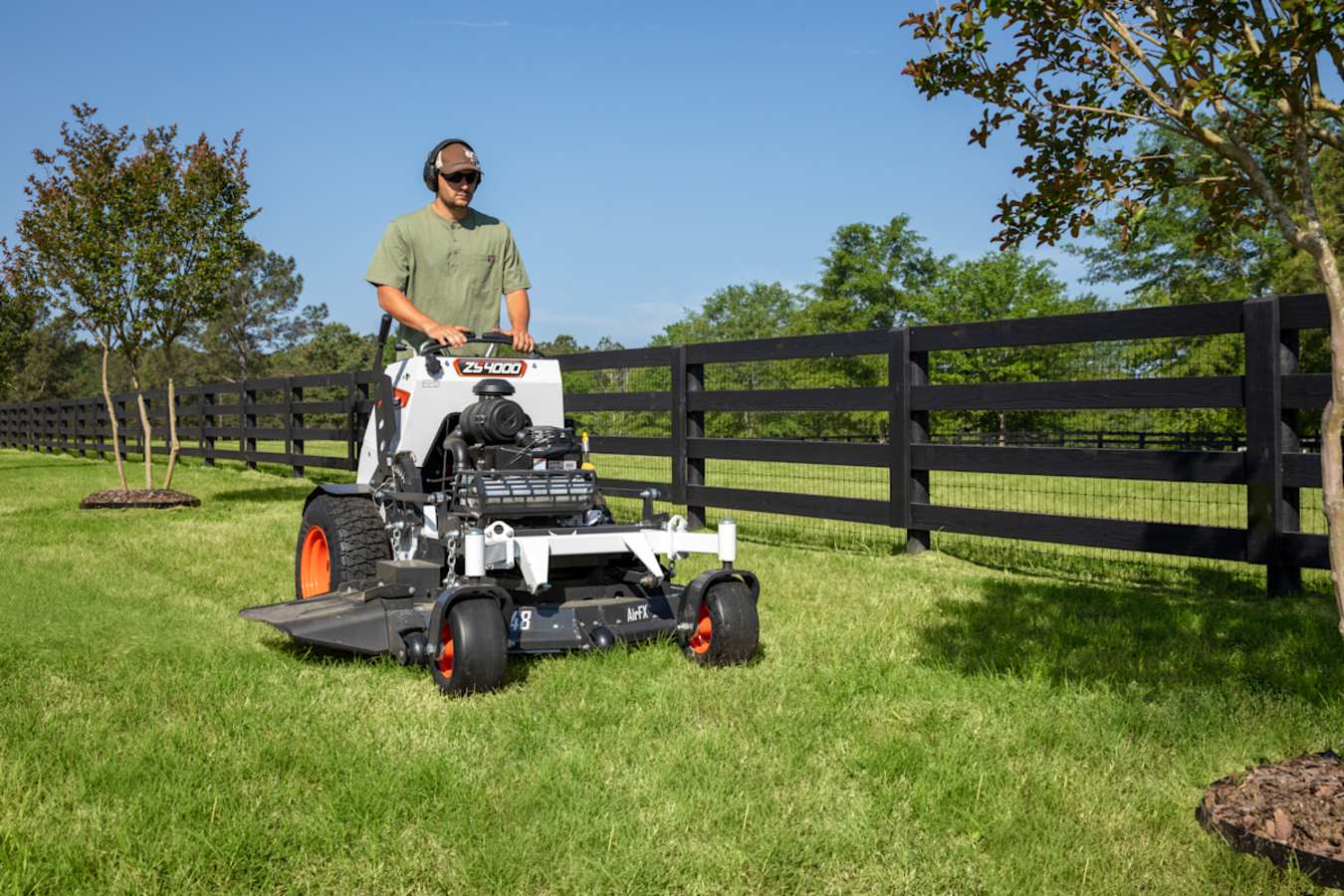 Bobcat ZS4000 Stand-On Mower, photo 2 of 7