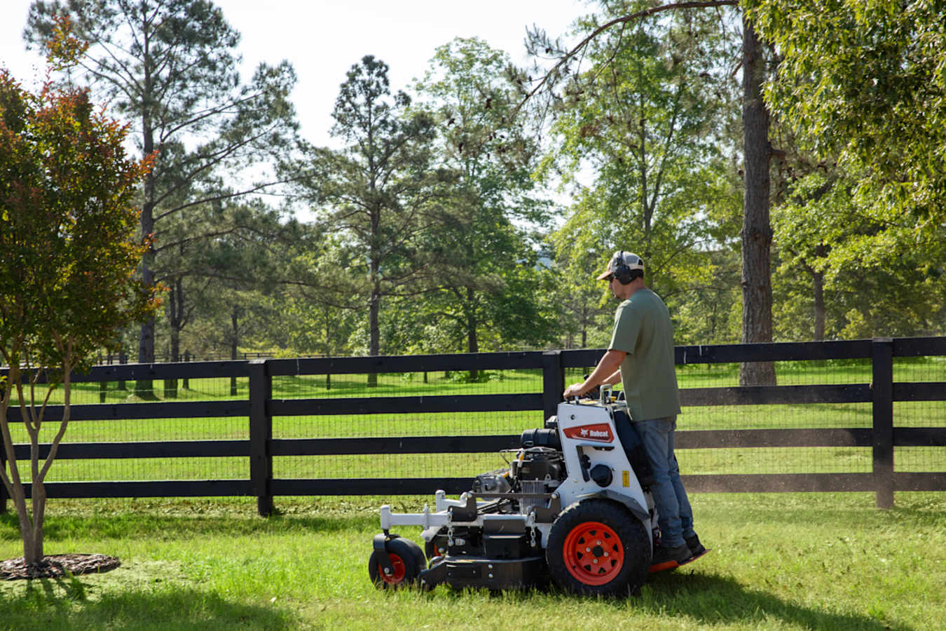 Bobcat ZS4000 Stand-On Mower, photo 4 of 7