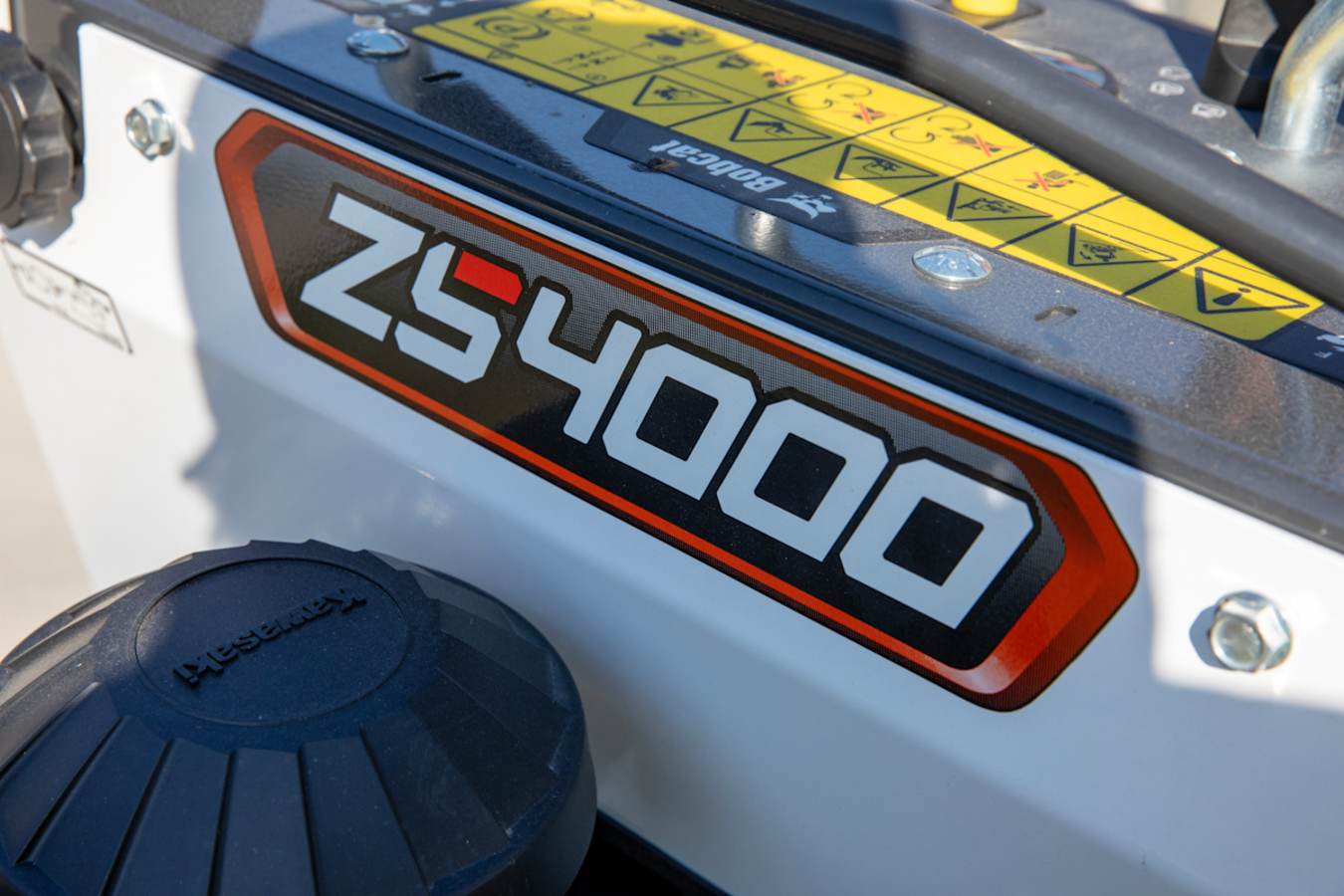 Bobcat ZS4000 Stand-On Mower, photo 6 of 7
