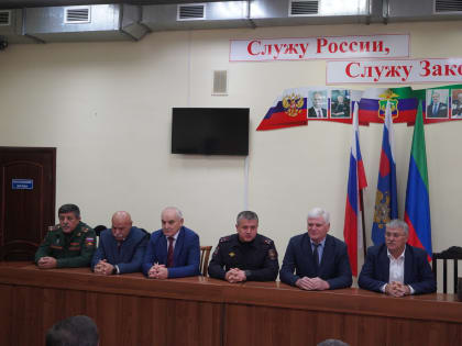 Торжественная встреча в честь Дня сотрудников органов внутренних дел в Кизилюрте