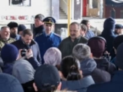 Сергей Меликов встретился с жильцами дома, пострадавшего от взрыва газа в Хасавюрте