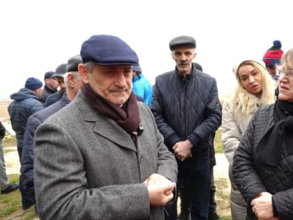 Жильцы многоэтажки в Махачкале просят приостановить начатую рядом с их домом стройку