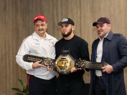 Сергей Меликов встретил в аэропорту чемпиона UFC Ислама Махачева