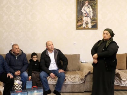 Представители депутата Государственной Думы РФ поздравили кайтагских детей участников СВО с наступающим Новым годом