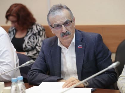 Госдума приняла закон, позволяющий студентам старших курсов училищ преподавать в детских садах и начальной школе