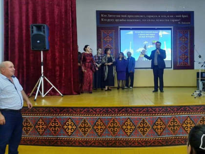 Лакский театр показал представление в рамках Дней белых журавлей
