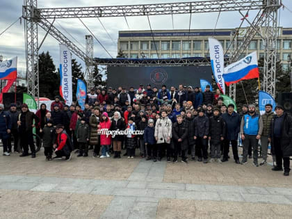 В первый день нового года в Махачкале прошла массовая зарядка на центральной площади