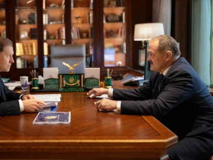 Глава Дагестана Сергей Меликов встретился с первым заместителем Председателя Правительства России Денисом Мантуровым