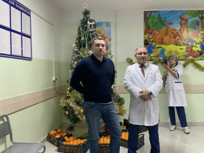 Артём Бичаев посетил детскую больницу в преддверии Нового года