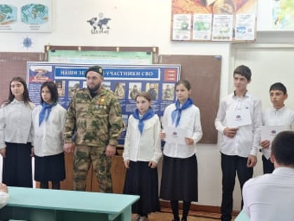 Встреча с Героем: школьники Новокулинской узнали о службе в армии