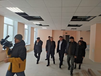 Депутат Госдумы от партии «Единая Россия» осмотрел строящуюся школу на 700 учащихся в микрорайоне «Тахабаш» села Карабудахкент.