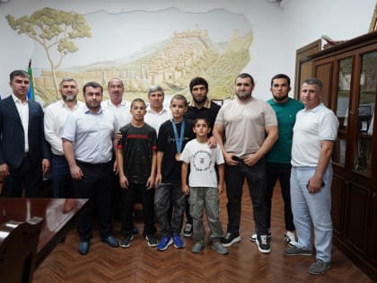 Чествование Даурена Куруглиева в Дербенте