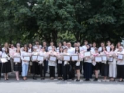 Сергей Меликов вручил сертификаты на 100 тысяч рублей талантливым дагестанским детям