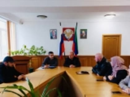 В Новолакском районе обсудили вопросы нарушения порядка размещения наружной информации и несанкционированной торговли